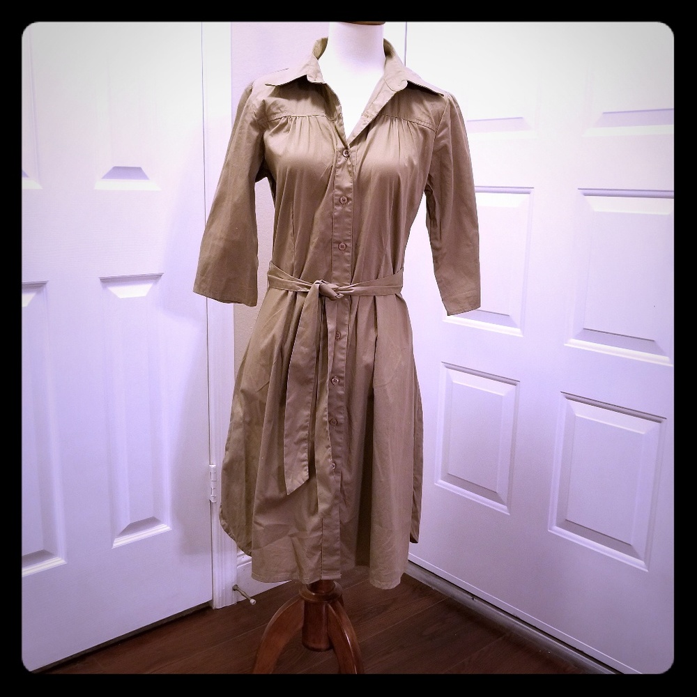 Tan 3/4 sleeve button up & tie collared dress. S